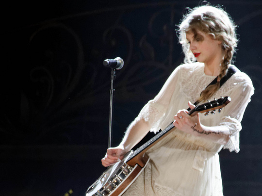 Taylor Swift Hitting The Right Notes In Music And Business Music Producers Forum S Blog